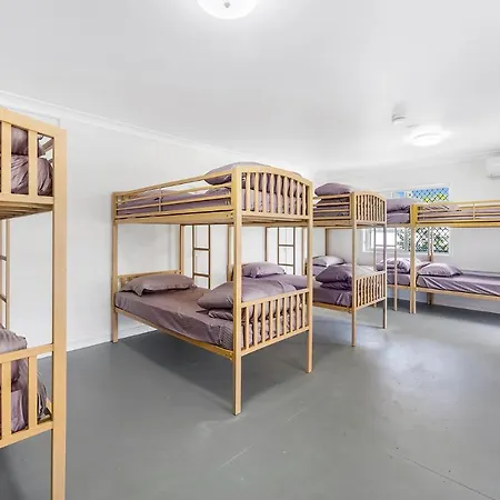 Surf Inn Boutique Backpackers - Free Breakfast Gold Coast Exterior photo