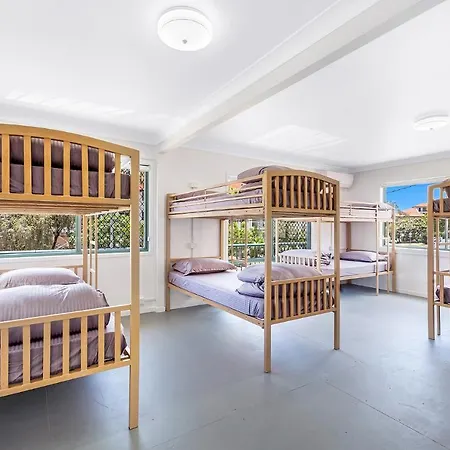 Surf Inn Boutique Backpackers - Free Breakfast Gold Coast Exterior photo
